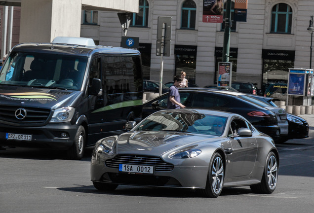 Aston Martin V12 Vantage