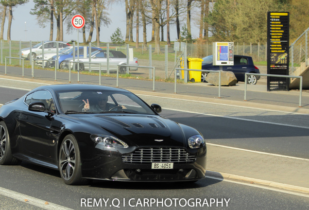 Aston Martin V12 Vantage Carbon Black Edition