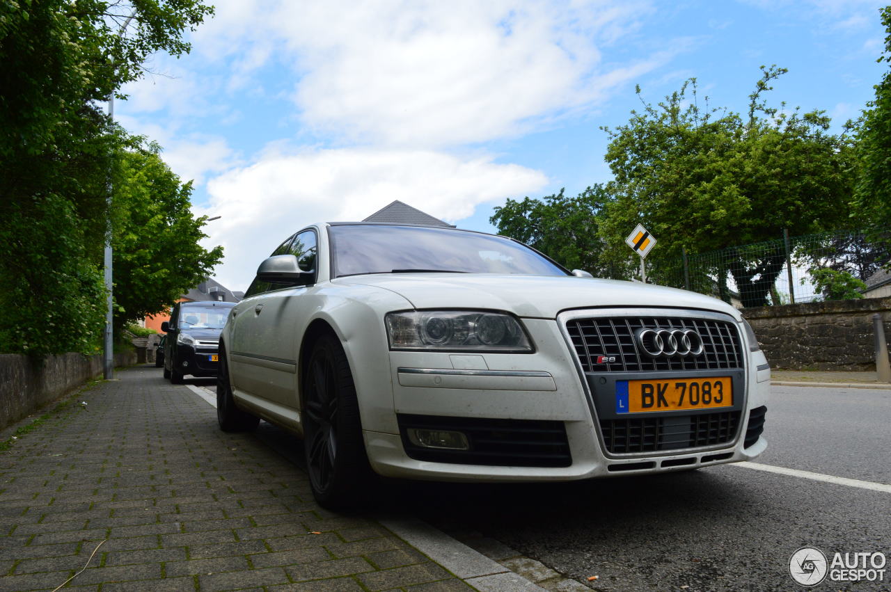 Audi S8 D3