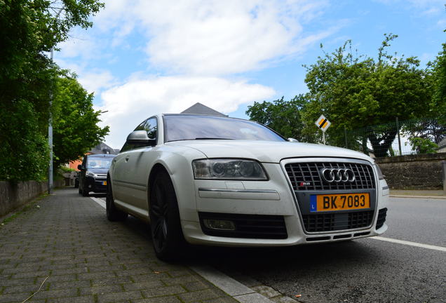 Audi S8 D3