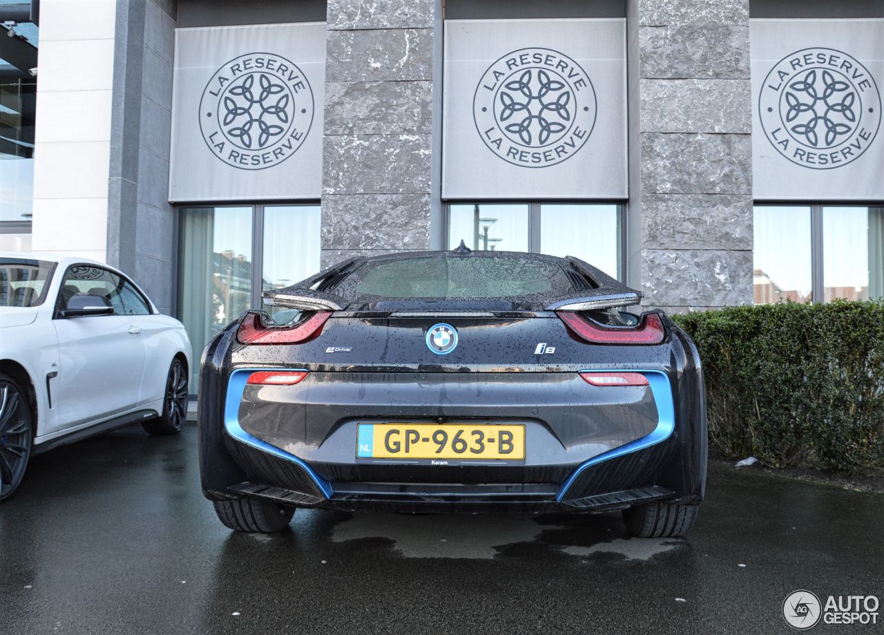 BMW i8