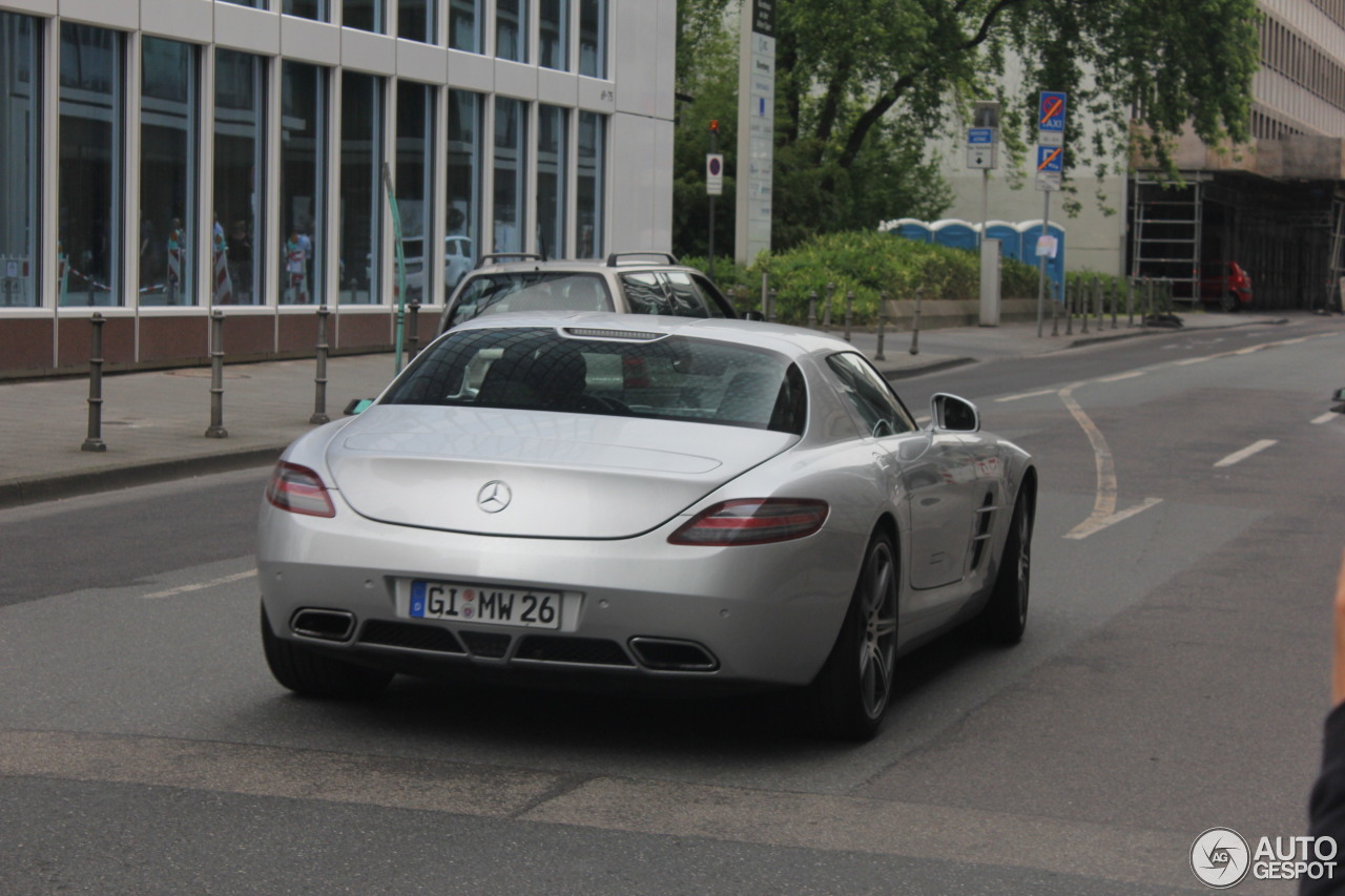 Mercedes-Benz SLS AMG