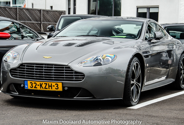 Aston Martin V12 Vantage