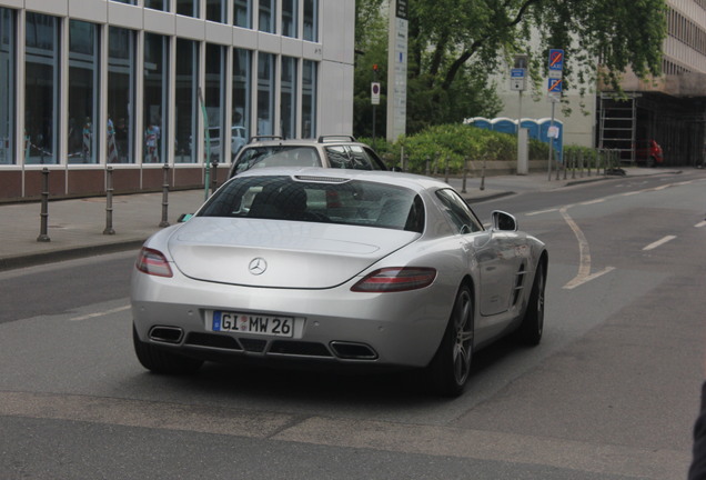 Mercedes-Benz SLS AMG