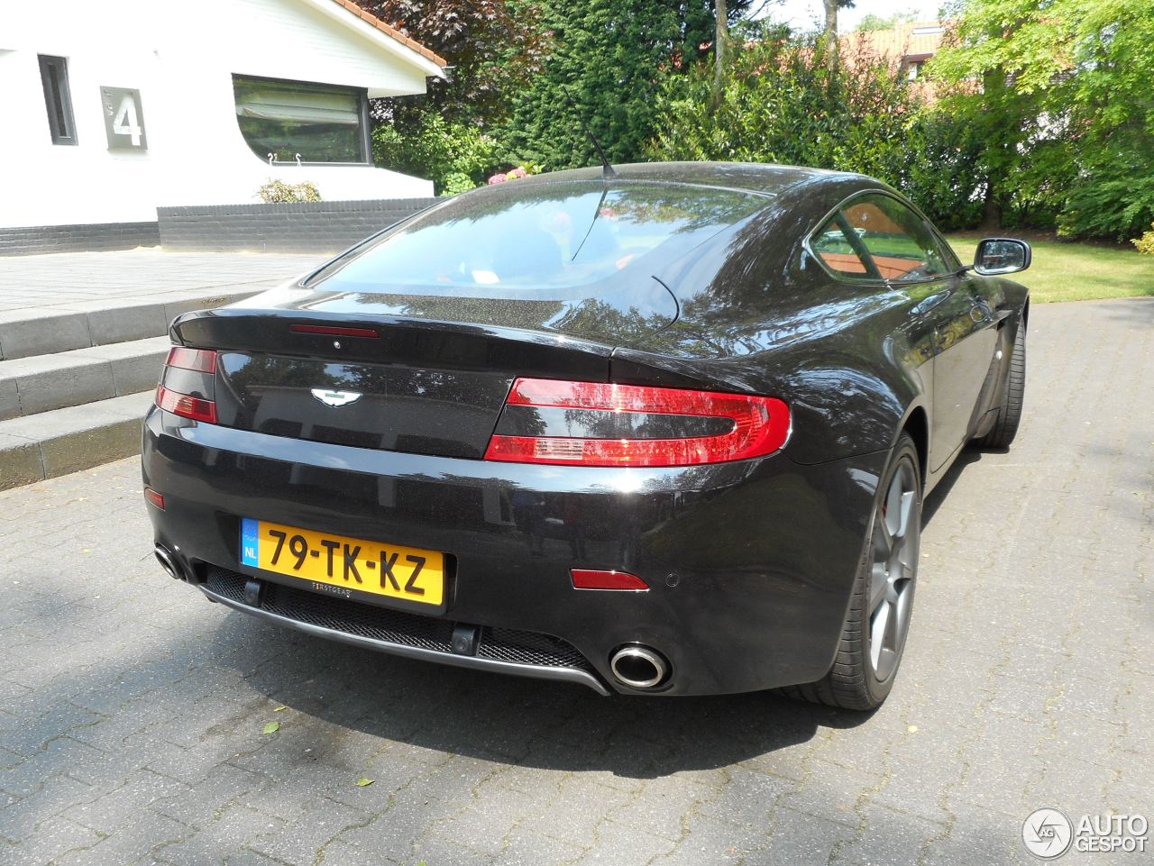 Aston Martin V8 Vantage