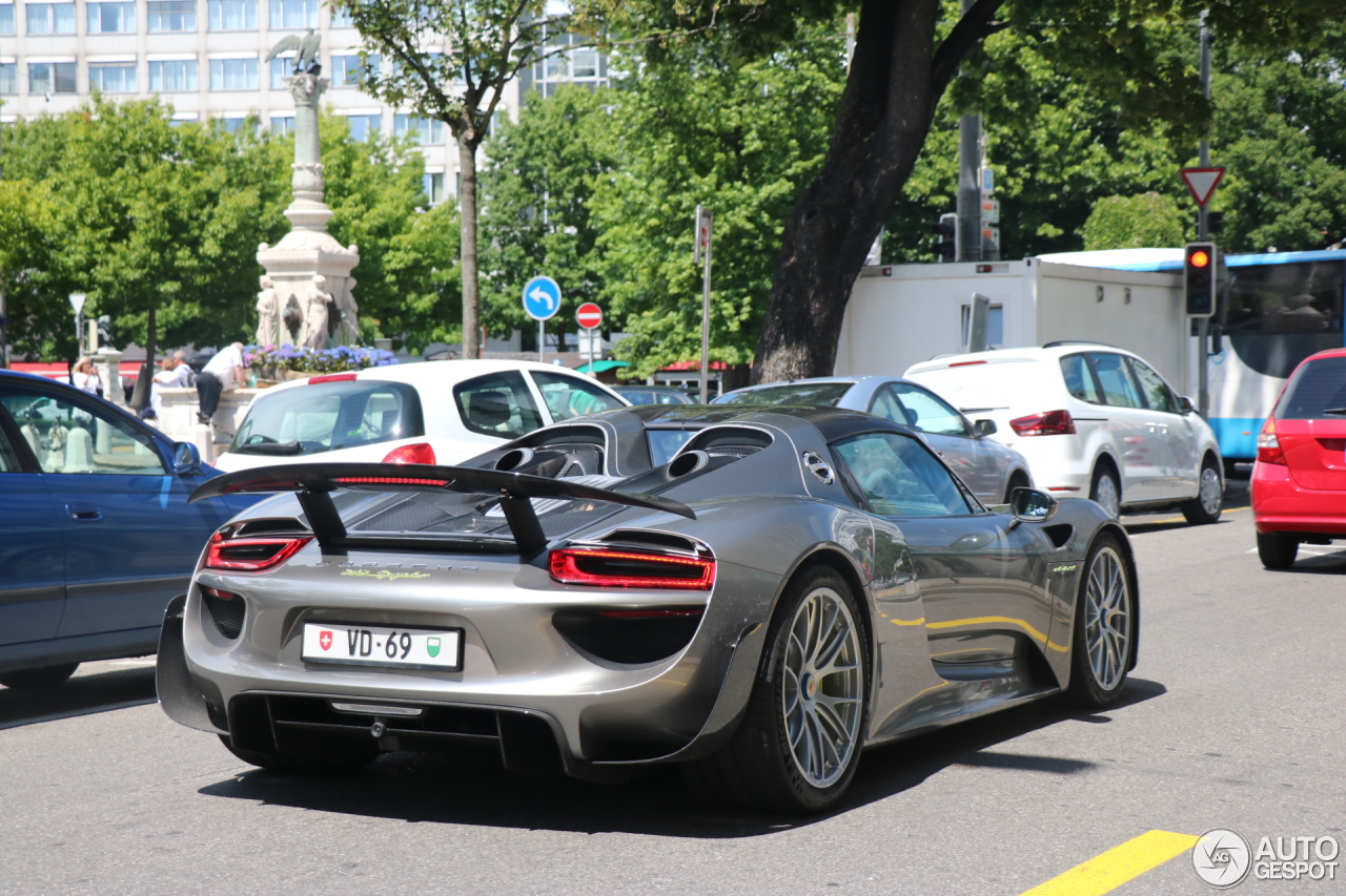 Porsche 918 Spyder Weissach Package