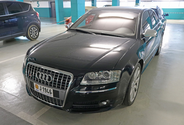 Audi S8 D3