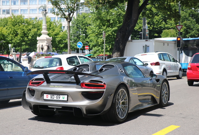 Porsche 918 Spyder Weissach Package