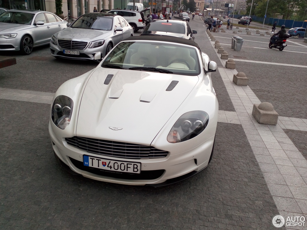 Aston Martin DBS Volante