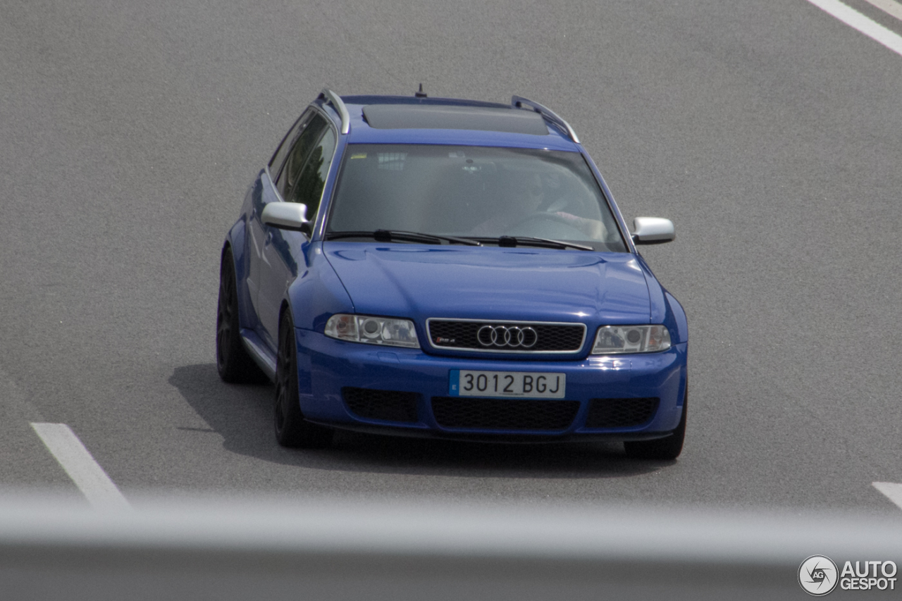 Audi RS4 Avant B5