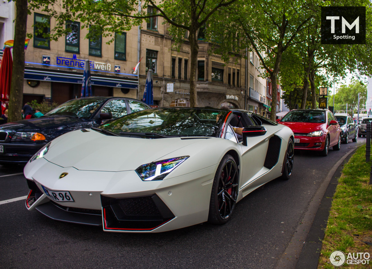 Lamborghini Aventador LP700-4 Roadster Pirelli Edition