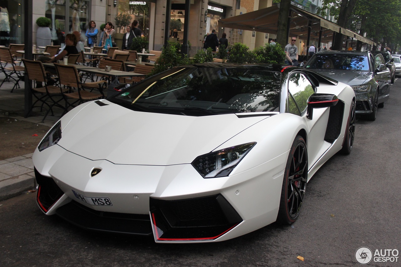 Lamborghini Aventador LP700-4 Pirelli Edition