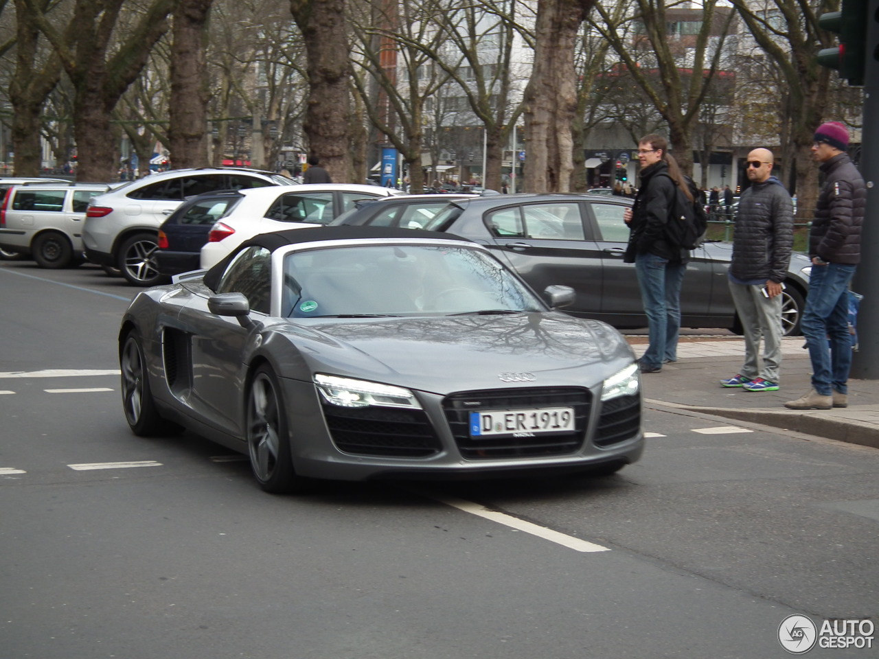 Audi R8 V8 Spyder 2013