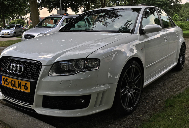 Audi RS4 Sedan