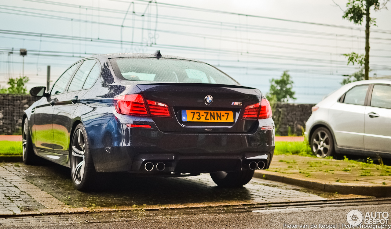 BMW M5 F10 2011