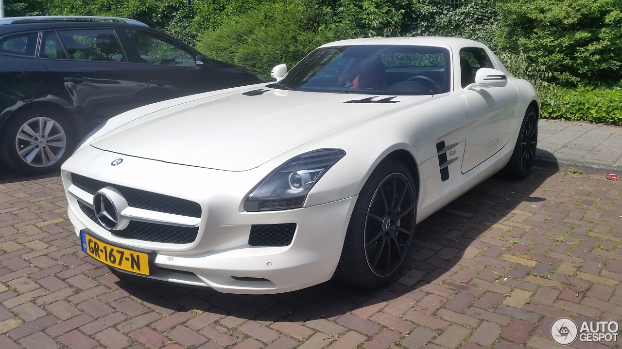 Mercedes-Benz SLS AMG