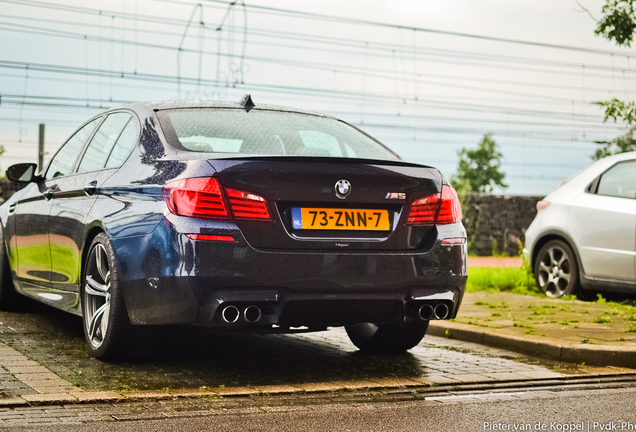 BMW M5 F10 2011