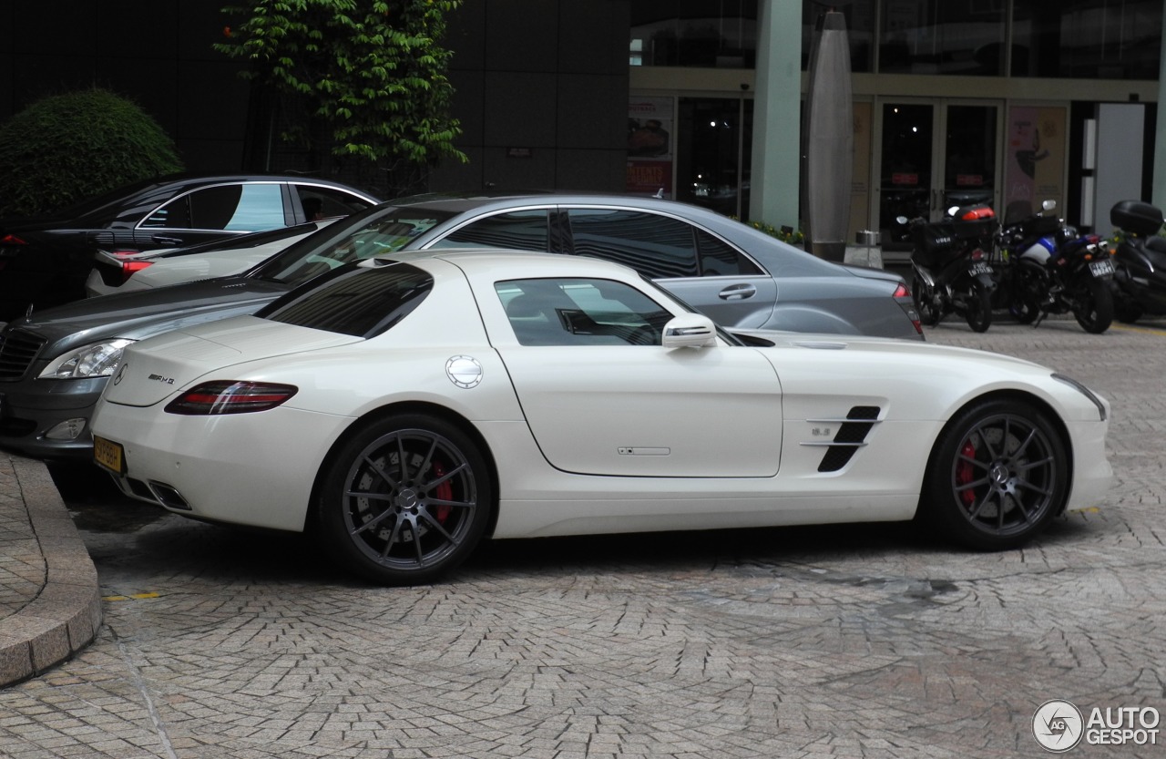 Mercedes-Benz SLS AMG