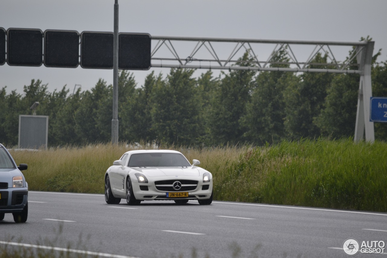 Mercedes-Benz SLS AMG