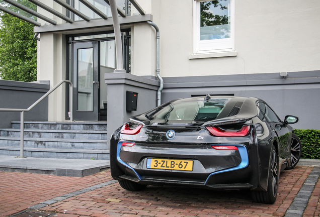 BMW i8