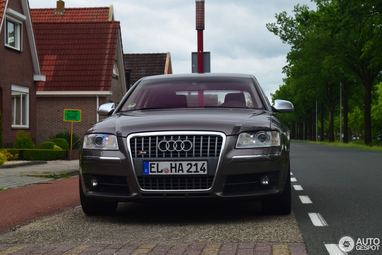 Audi S8 D3