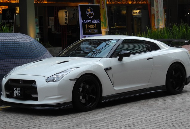 Nissan GT-R