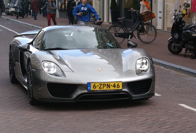 Porsche 918 Spyder Weissach Package