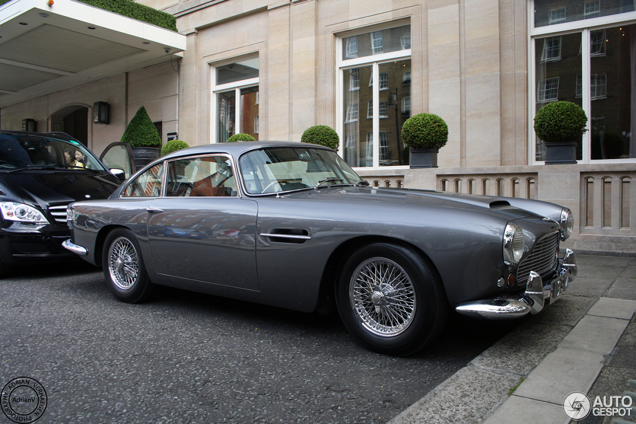 Aston Martin DB4