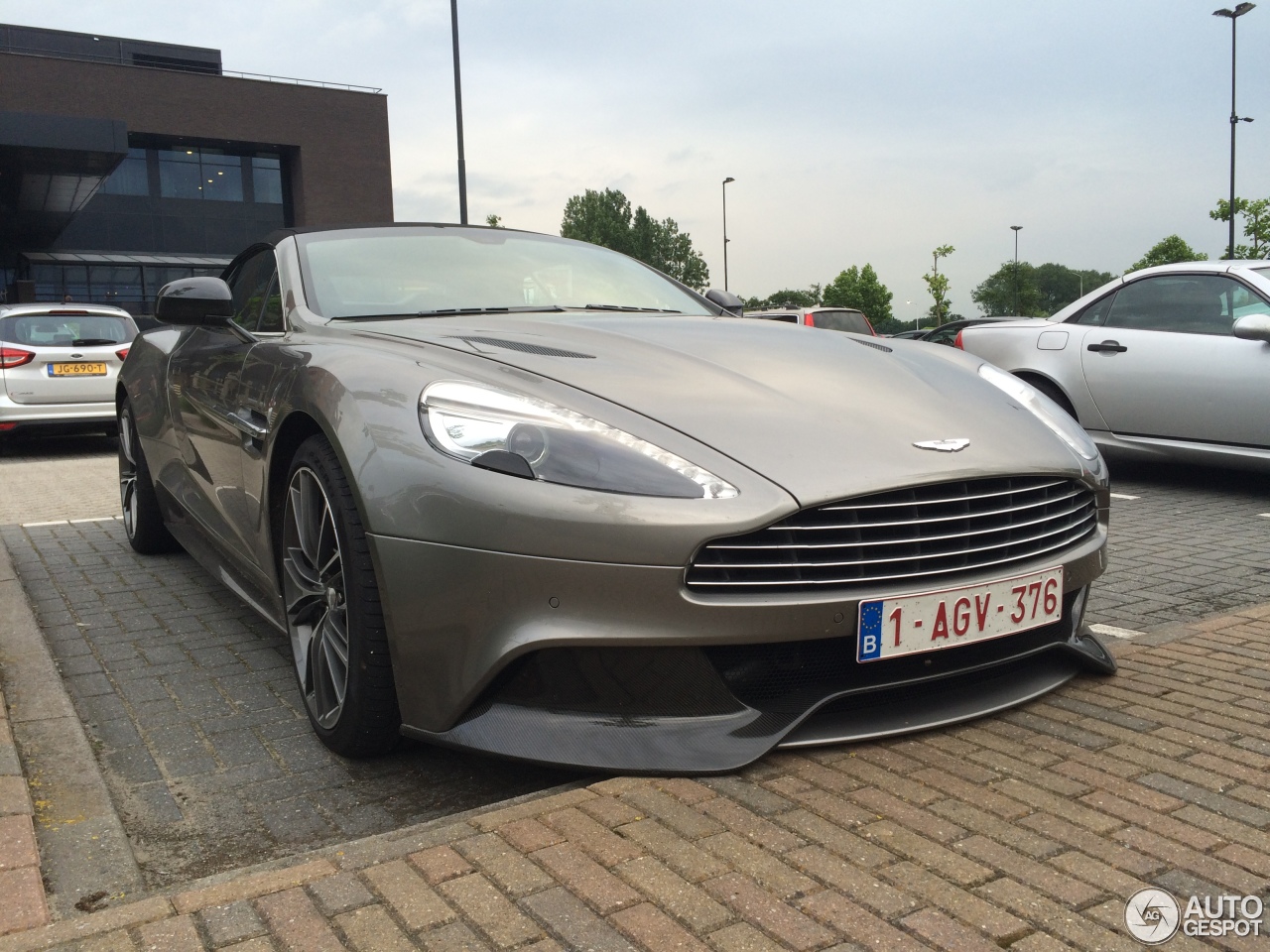 Aston Martin Vanquish Volante