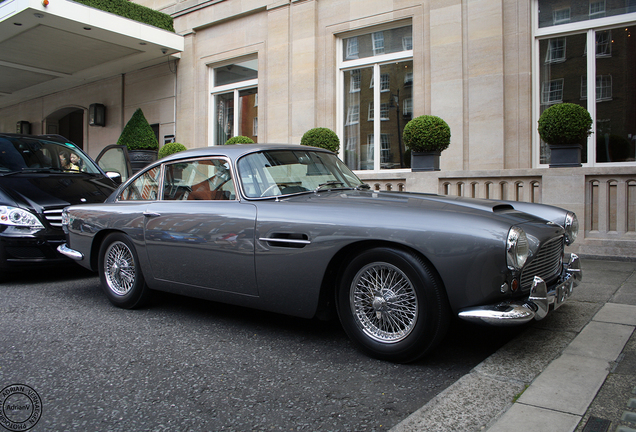 Aston Martin DB4