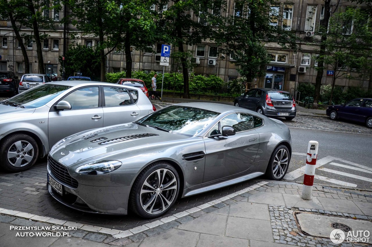 Aston Martin V12 Vantage