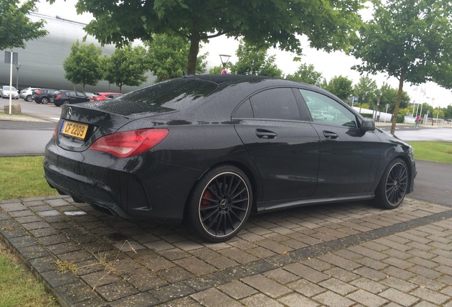 Mercedes-Benz CLA 45 AMG C117