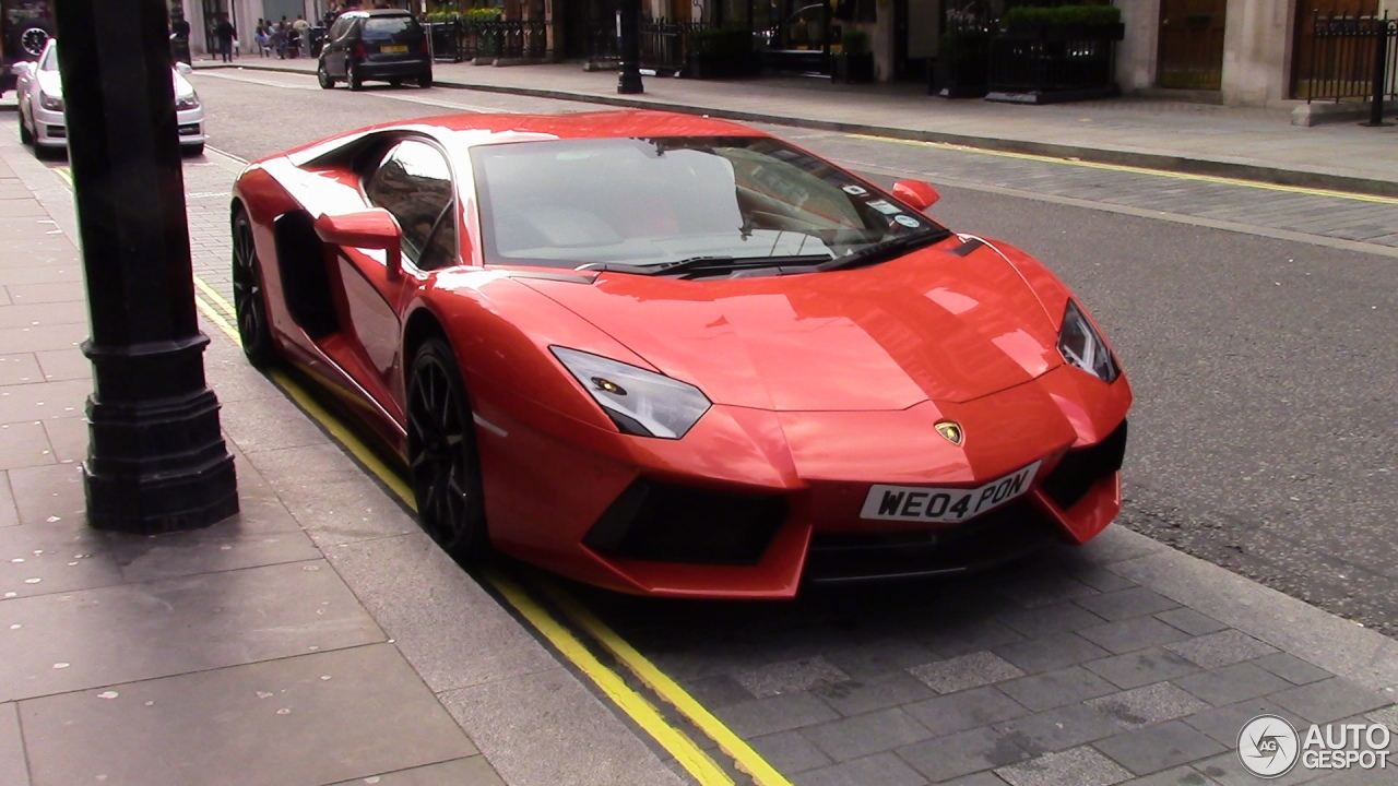 Lamborghini Aventador LP700-4