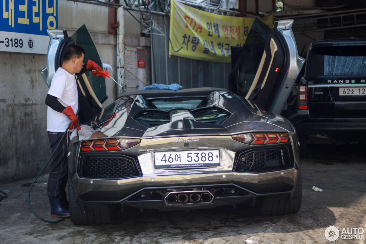 Lamborghini Aventador LP700-4 Roadster