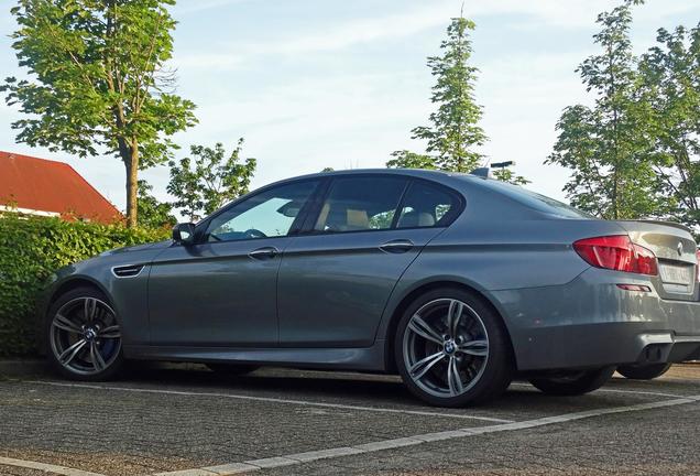 BMW M5 F10 2011