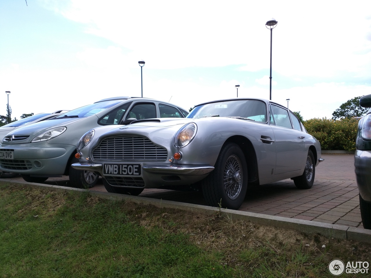 Aston Martin DB6 MKI