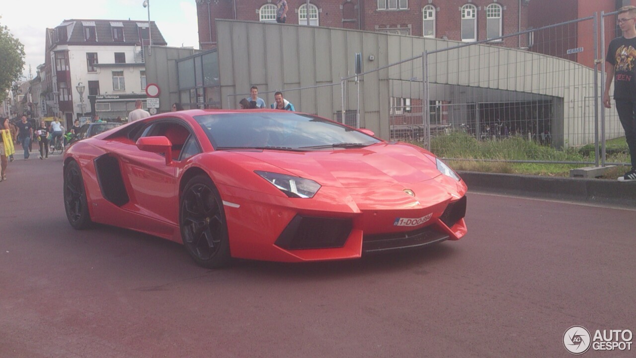 Lamborghini Aventador LP700-4