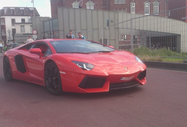 Lamborghini Aventador LP700-4