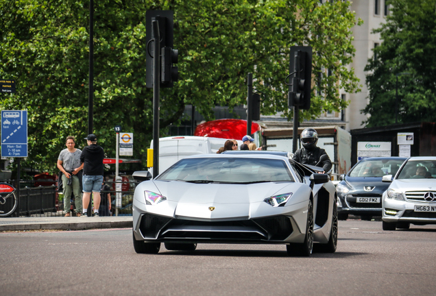 Lamborghini Aventador LP750-4 SuperVeloce