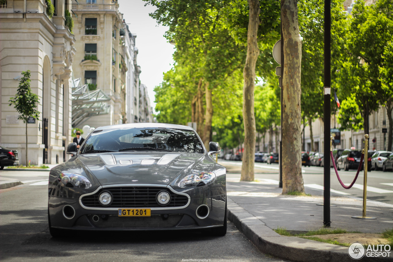 Aston Martin V12 Vantage