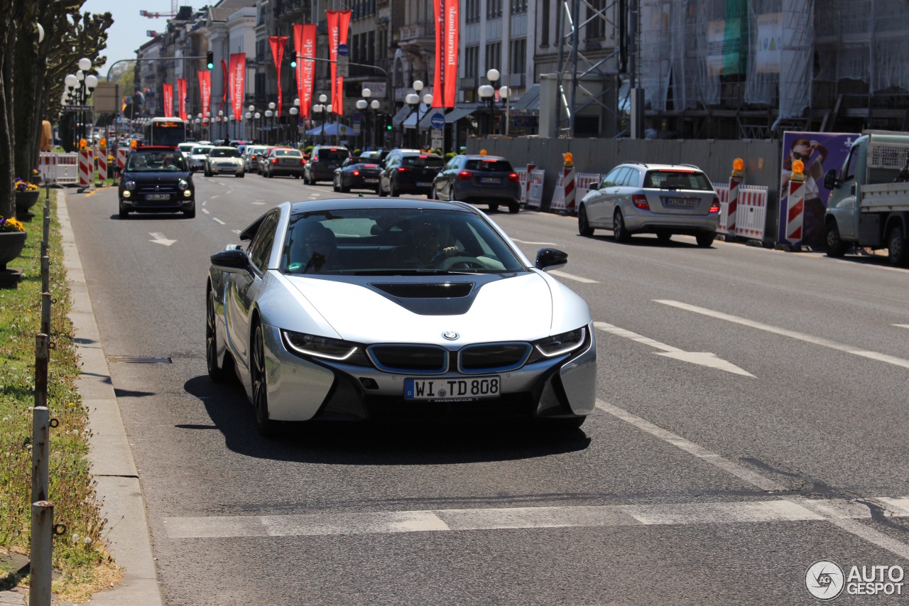 BMW i8