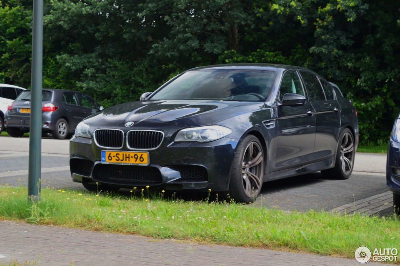 BMW M5 F10 2011