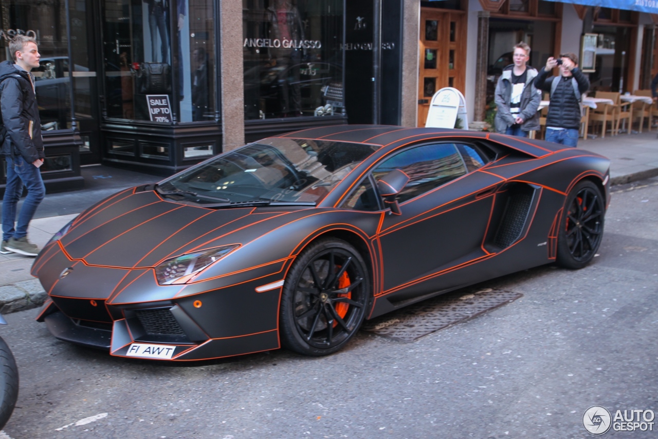 Lamborghini Aventador LP700-4