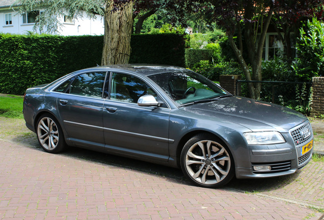 Audi S8 D3