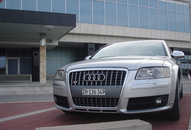 Audi S8 D3