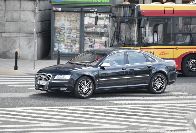 Audi S8 D3