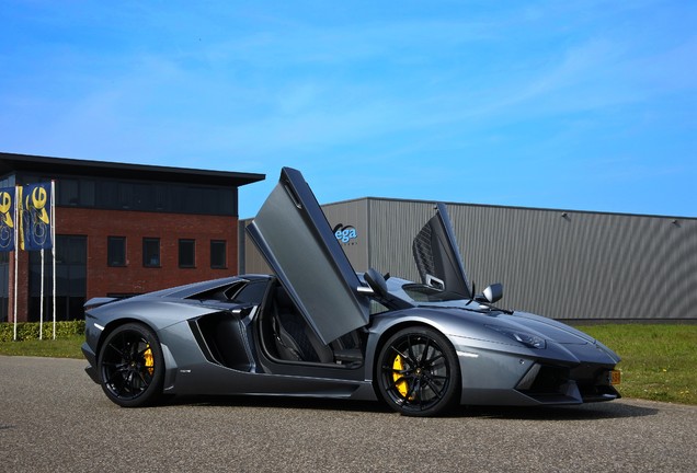 Lamborghini Aventador LP700-4 Roadster