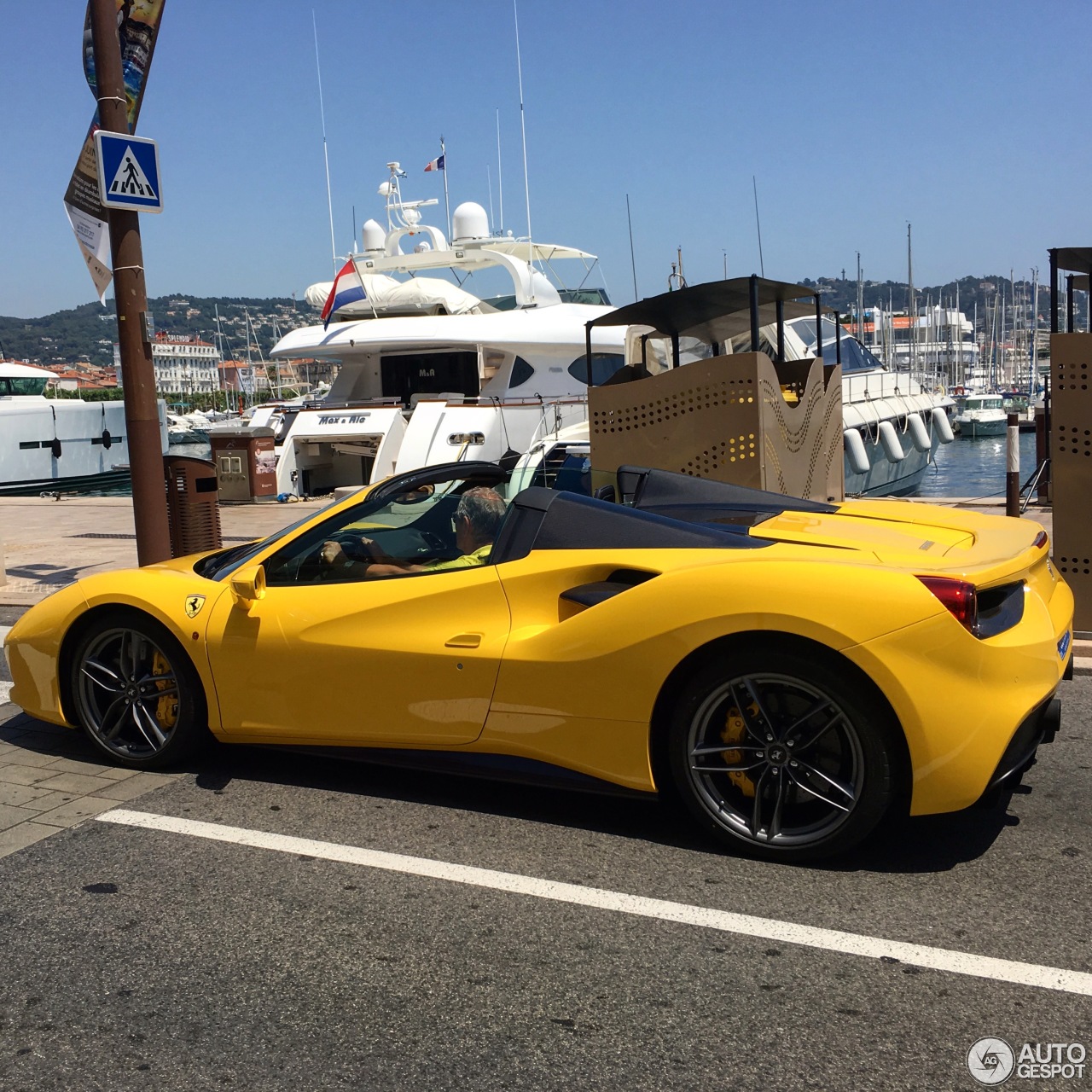 Ferrari 488 Spider