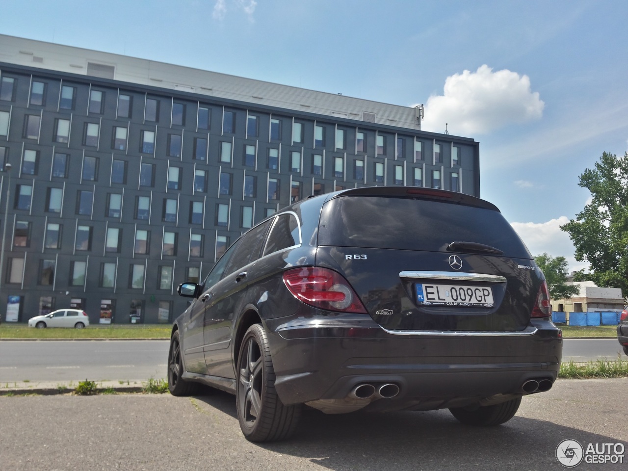 Mercedes-Benz R 63 AMG