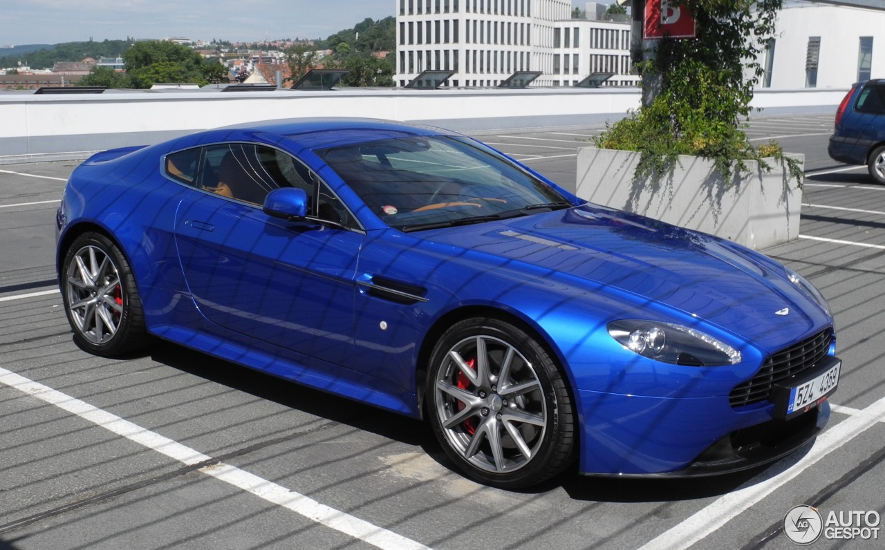 Aston Martin V8 Vantage S